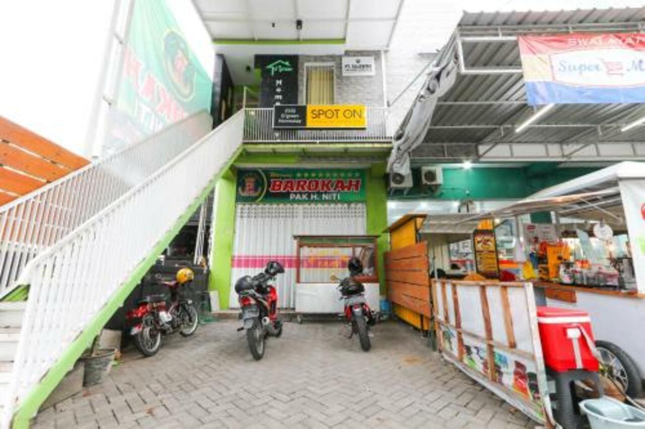 Spot On 2332 D'Green Homestay Бануванги Екстериор снимка